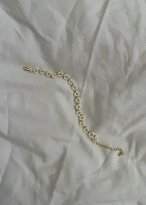 Oak + Eve Daisy Bracelet with Vanilla Flower Detail
