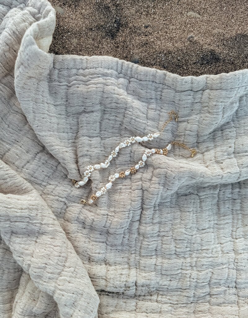 Oak + Eve Tofino Bracelet with Shell and Flower Detail - Cafe