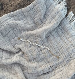 Oak + Eve Tofino Bracelet with Shell and Flower Detail - Vanilla