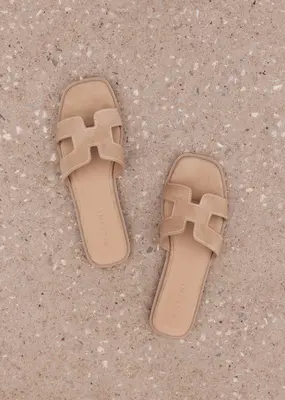 Billini Gordy Sandal in Taupe Nubuck