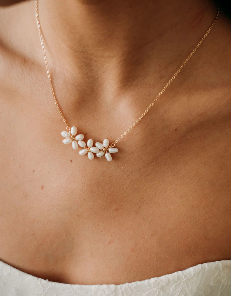 Luna & Stone Daria Daisy Necklace