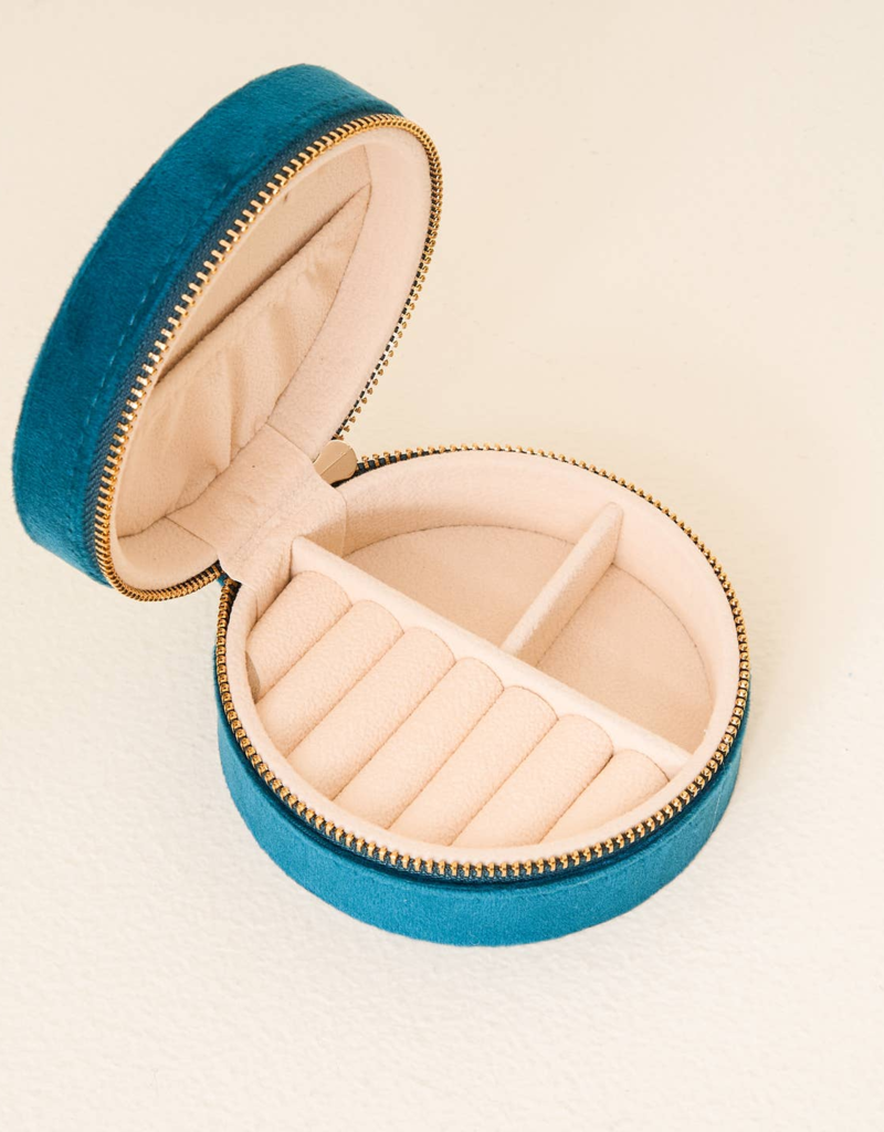 The Darling Effect Round Velvet Jewelry Case