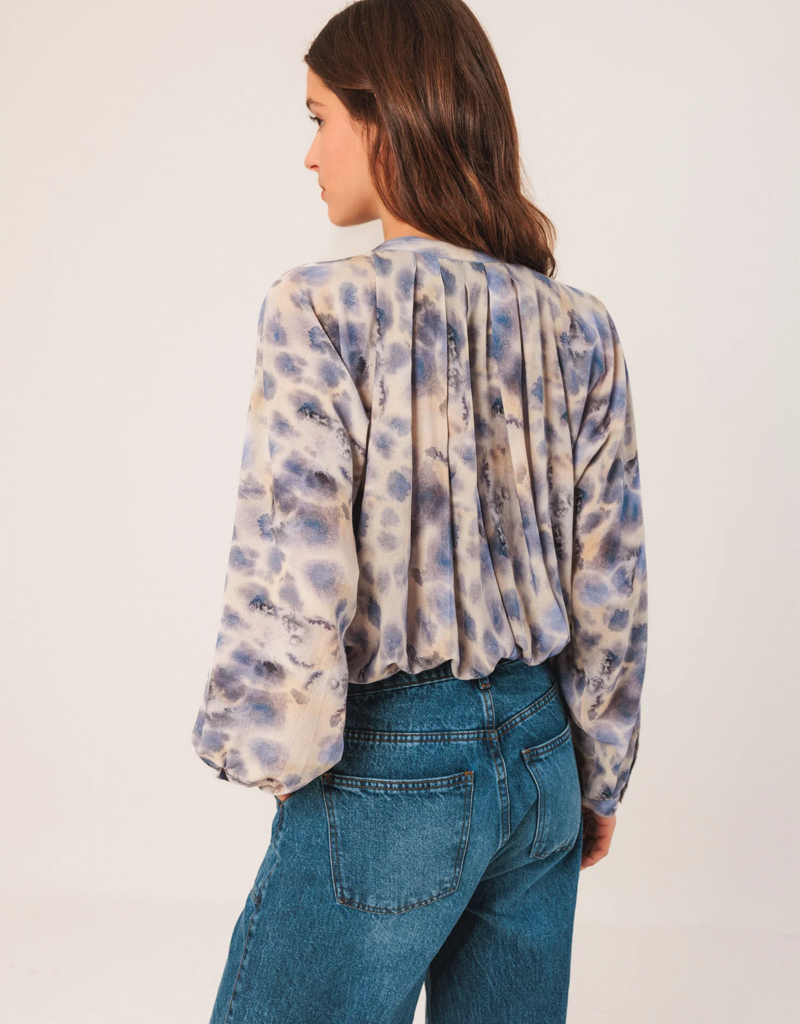 Indi and Cold Soma Watercolor Print Shirt in Azul