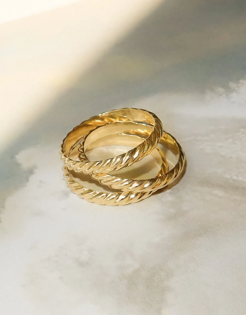 Leah Alexandra Wave Ring - Gold