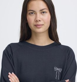 ICHI Marrot Bow Emroidered Crew Neck in Total Eclipse