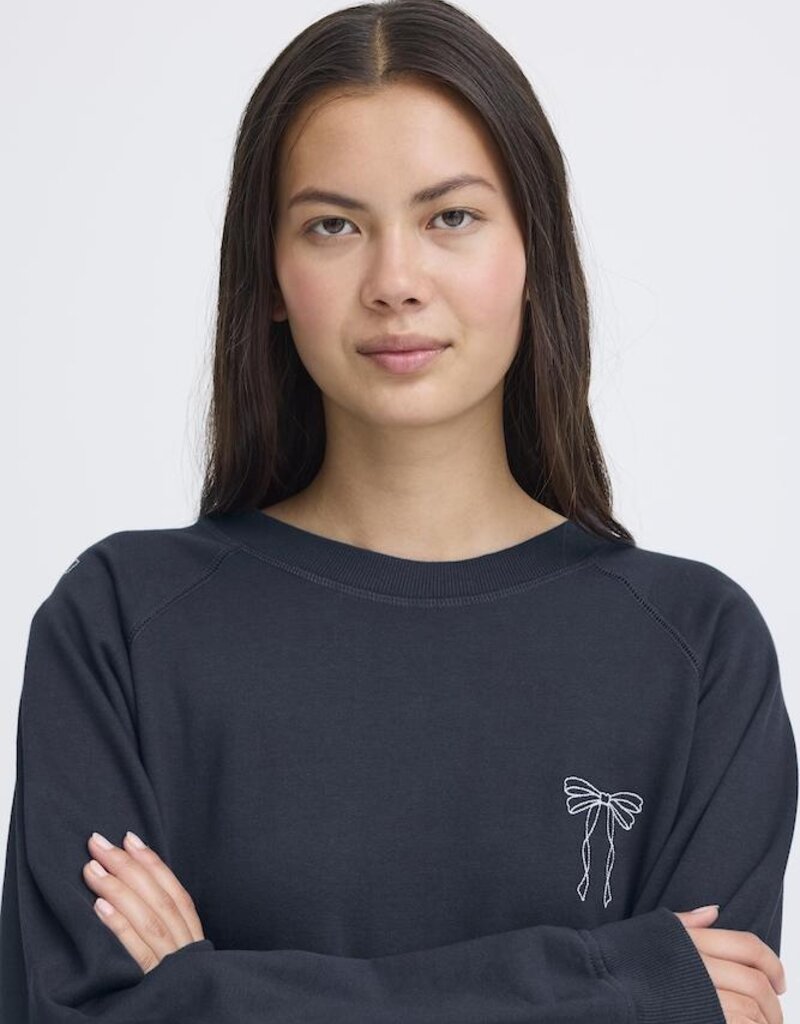 ICHI Marrot Bow Embroidered Crew Neck in Total Eclipse