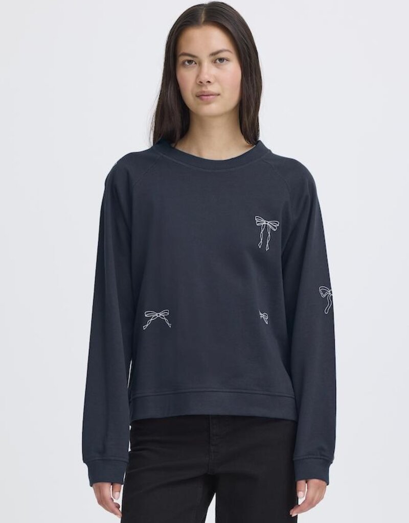 ICHI Marrot Bow Embroidered Crew Neck in Total Eclipse