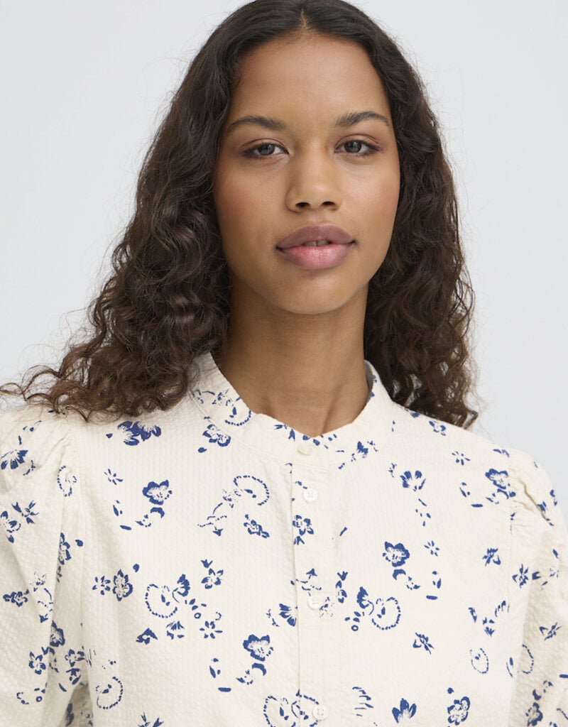 ICHI Qwina Short Sleeve Blouse in Blue Foral