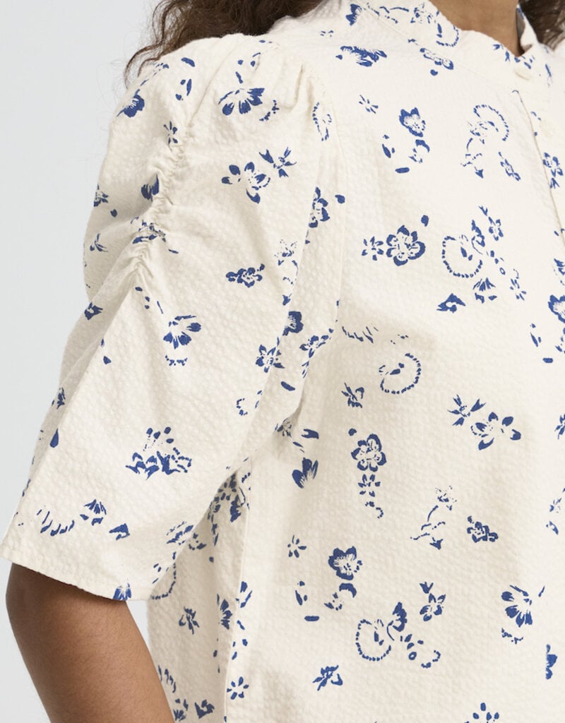 ICHI Qwina Short Sleeve Blouse in Blue Foral