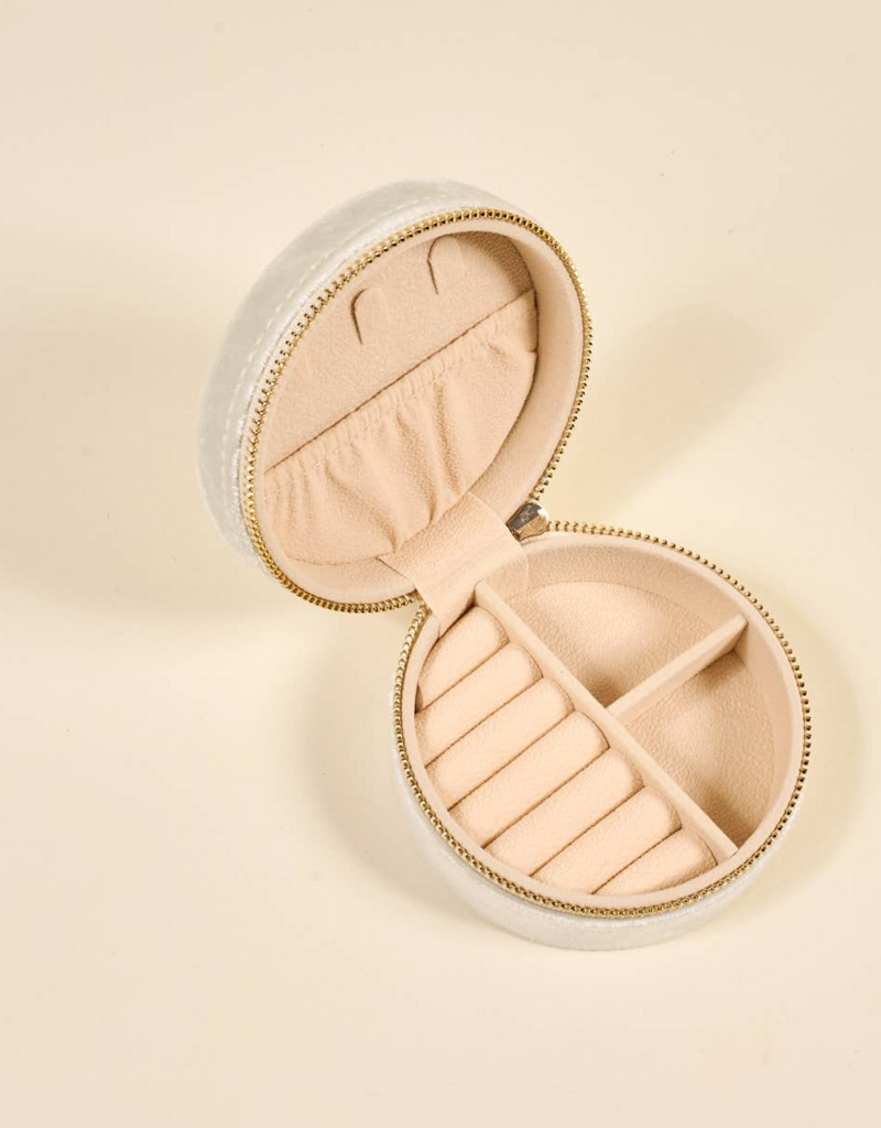 The Darling Effect Bride Round Velvet Jewelry Case