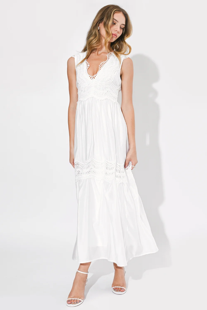 Charlotte Lace Contrast Maxi Dres in White - Adorn Boutique