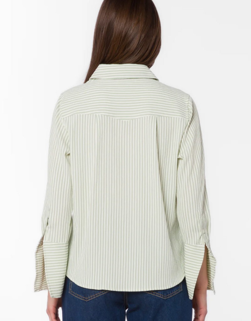 Velvet Heart Amaya 100% Cotton Seersucker Button Up Shirt in Sage Stripe