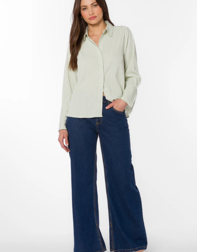 Velvet Heart Amaya 100% Cotton Seersucker Button Up Shirt in Sage Stripe