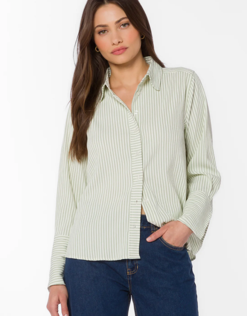 Velvet Heart Amaya 100% Cotton Seersucker Button Up Shirt in Sage Stripe