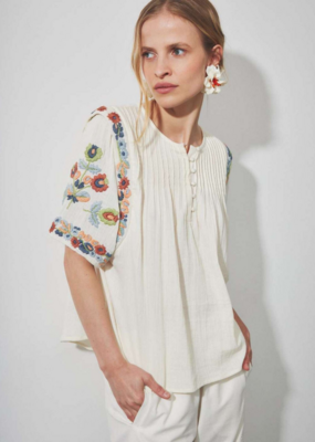 Louizon Badge Embroidered Short Sleeve Blouse