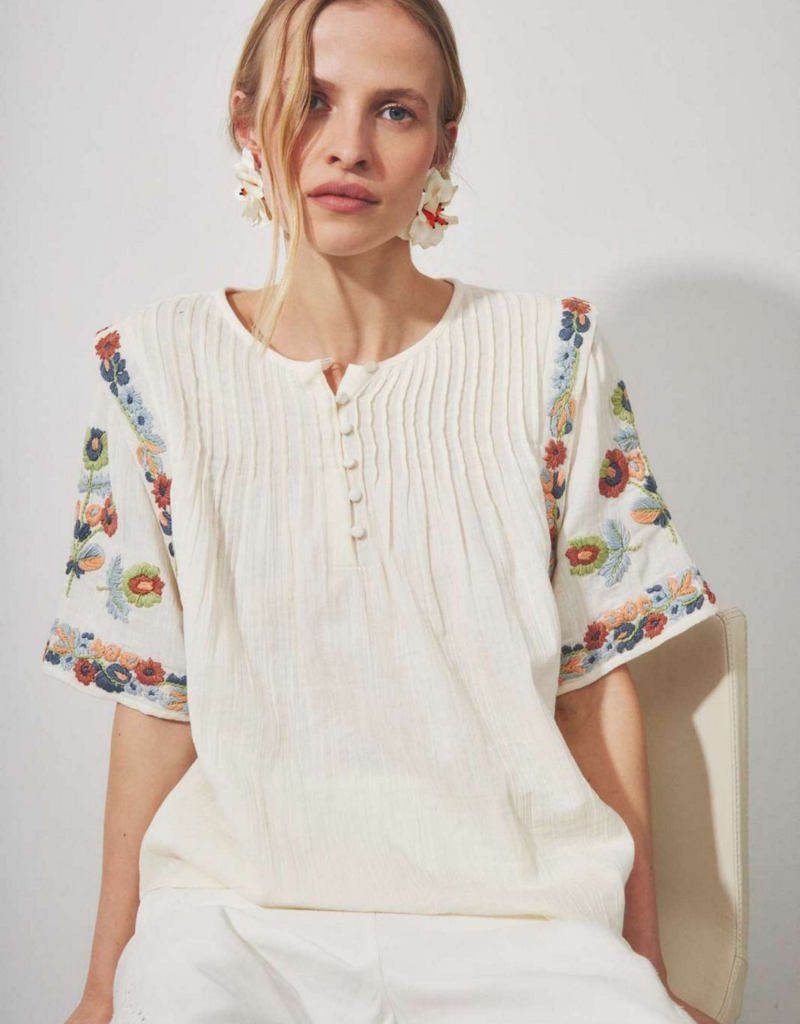 Louizon Badge Embroidered Short Sleeve Blouse in Ecru