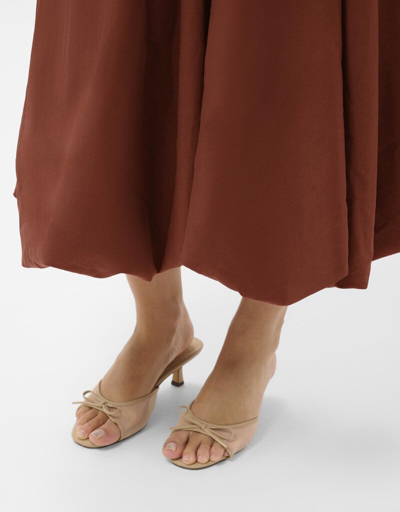 Kaffe Kirsten Sleeveless Bubblehem Midi Dress in Henna