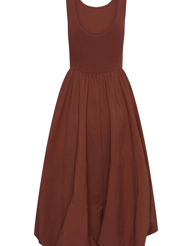 Kaffe Kirsten Sleeveless Bubblehem Midi Dress in Henna