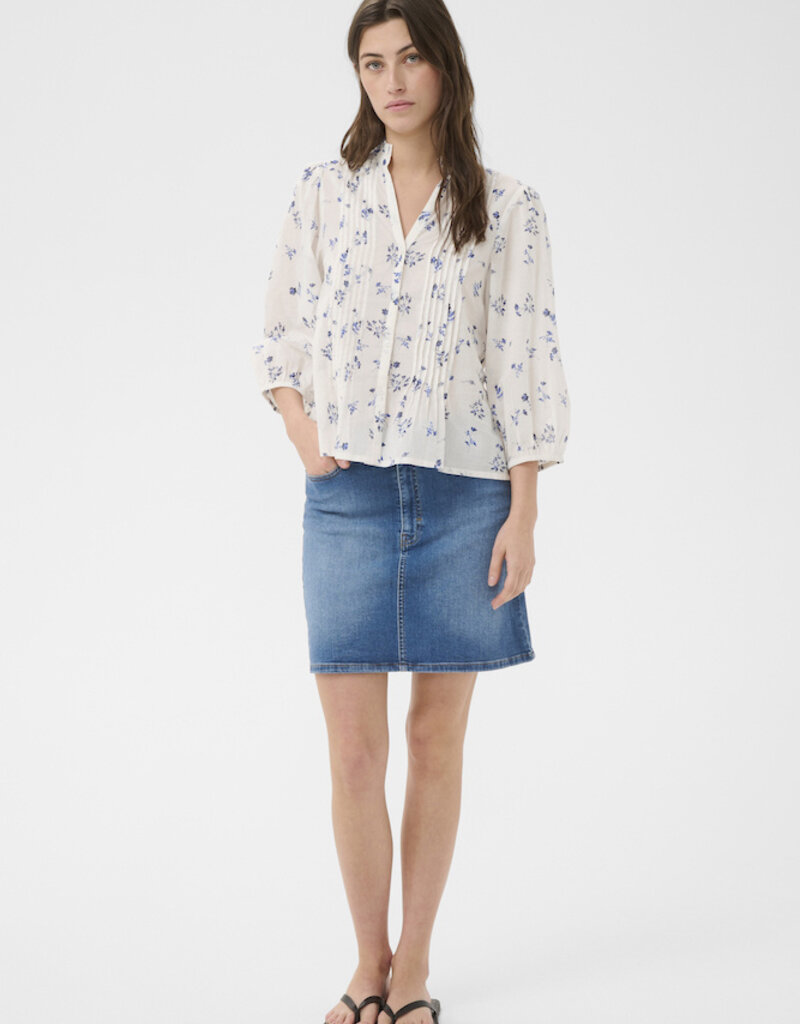 Part Two Brith 100% Organic Cotton Pintuck Detail Blouse in Blue Bouquet Print