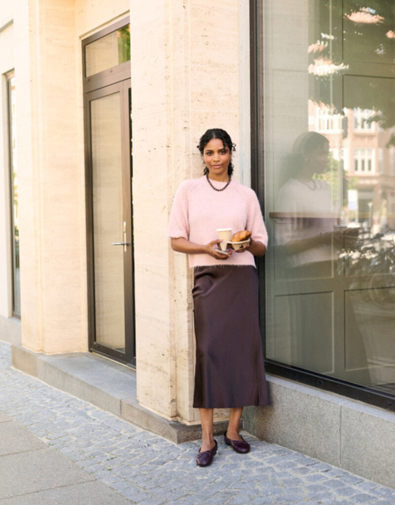 Kaffe Lotte Satin Skirt in Fudge