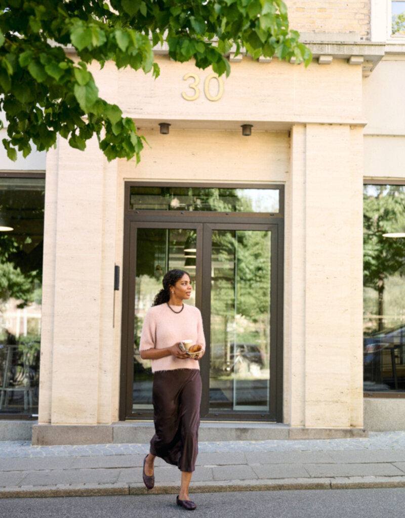 Kaffe Lotte Satin Skirt in Fudge