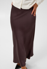Kaffe Lotte Satin Skirt in Fudge