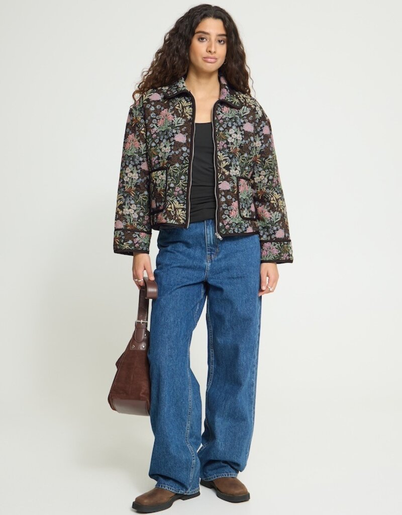 ICHI Hulina Jaquard Jacket in Floral