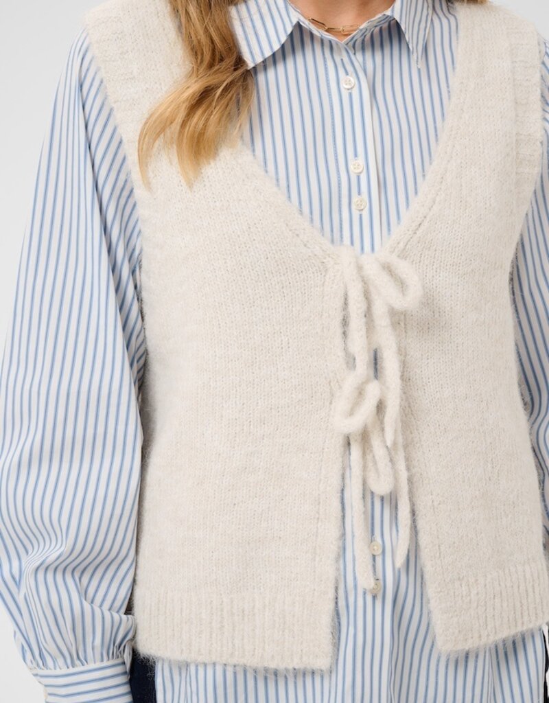 Cream Cladine Knit Slipover in Oatmeal