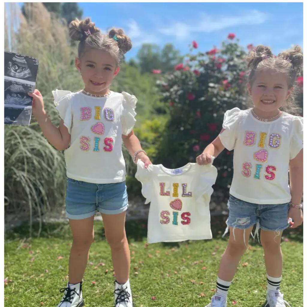 ELLIE AND MILA GIRLS LIL SIS SHIRT