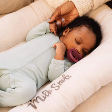 MILK SNOB CALM 'N CUDDLE PACIFIER BERRY 6-18M