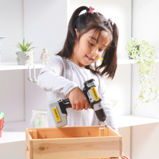 TOYSMITH STANLEY JR BATTERY OPERATED DRILL