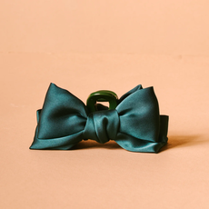 THE DARLING EFFECT GREEN MINI SATIN CLAW CLIP