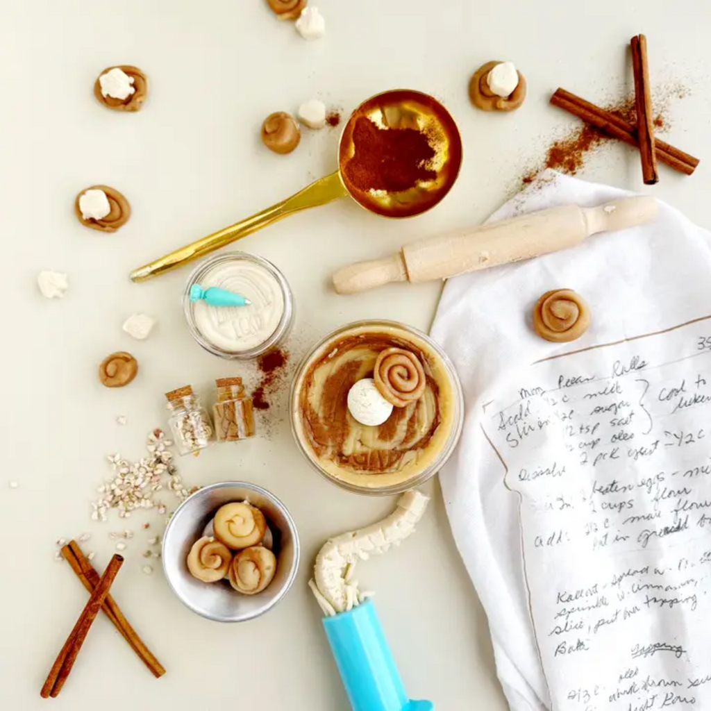 EARTH GROWN KIDDOUGHS CINNAMON ROLL KID DOUGH PLAY KIT