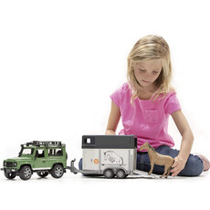 BRUDER LAND ROVER DEFENDER STATION WAGON W HORSE TRAILER AND HORSE