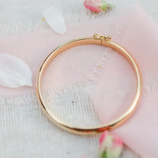 CHERISHED MOMENTS CLASSIC GOLD BANGLE