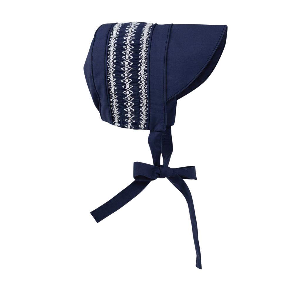 THE BEAUFORT BONNET COMPANY SWEETLY SMOCKED BONNET Nantucket Navy/Worth Ave White