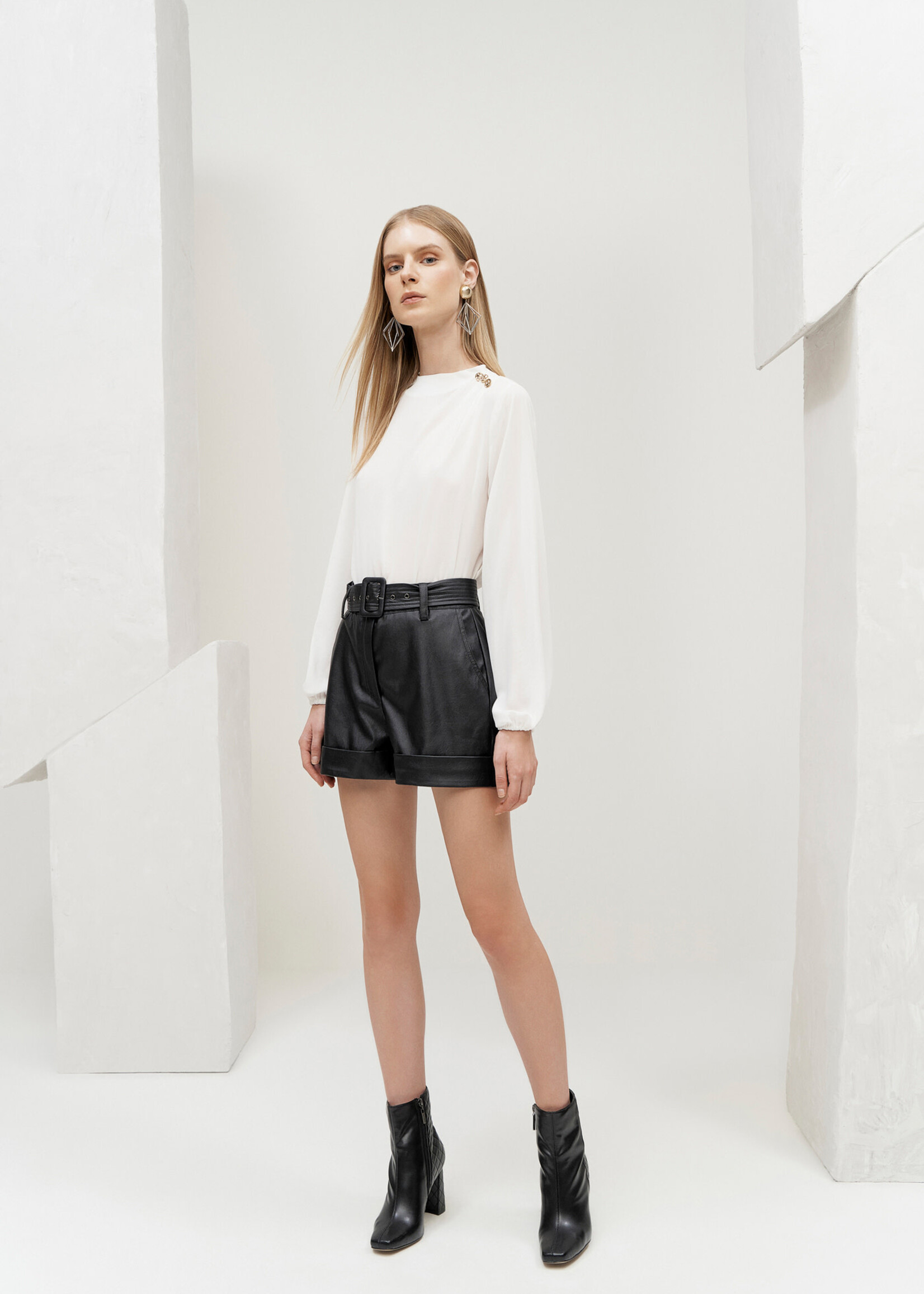 LEZALEZ lezalez-short cuir-6673L