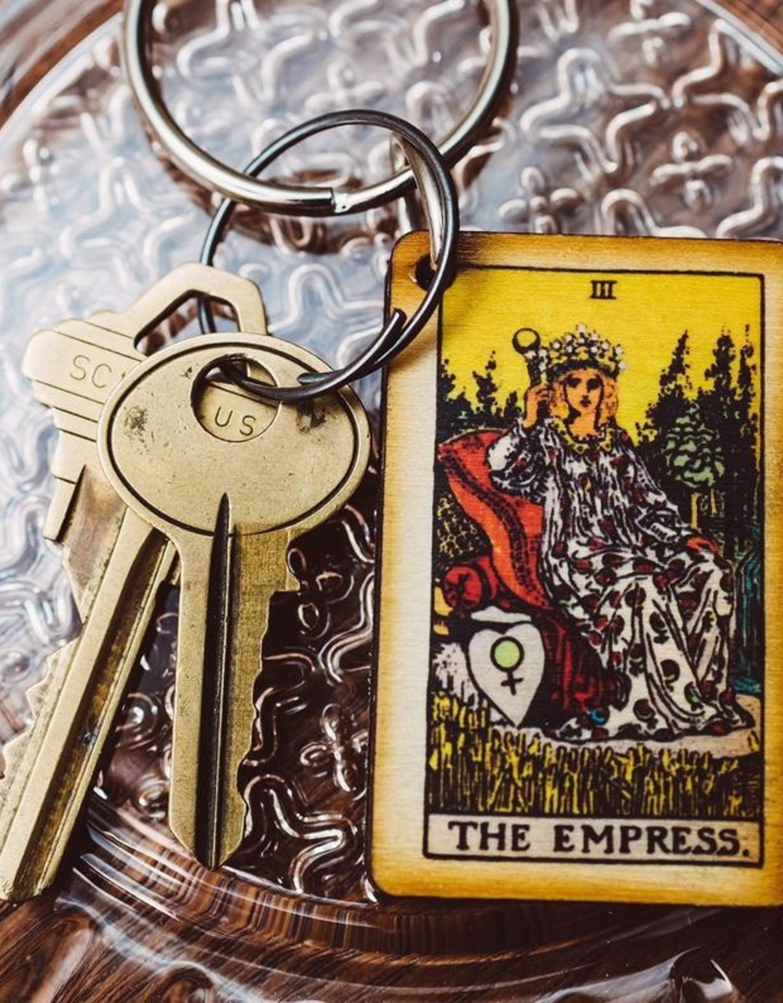 I finally turned my tarot card stickers into keychains and I am OBSESSED  with how they turned out, sharing 🥹💖 : r/witchcraft