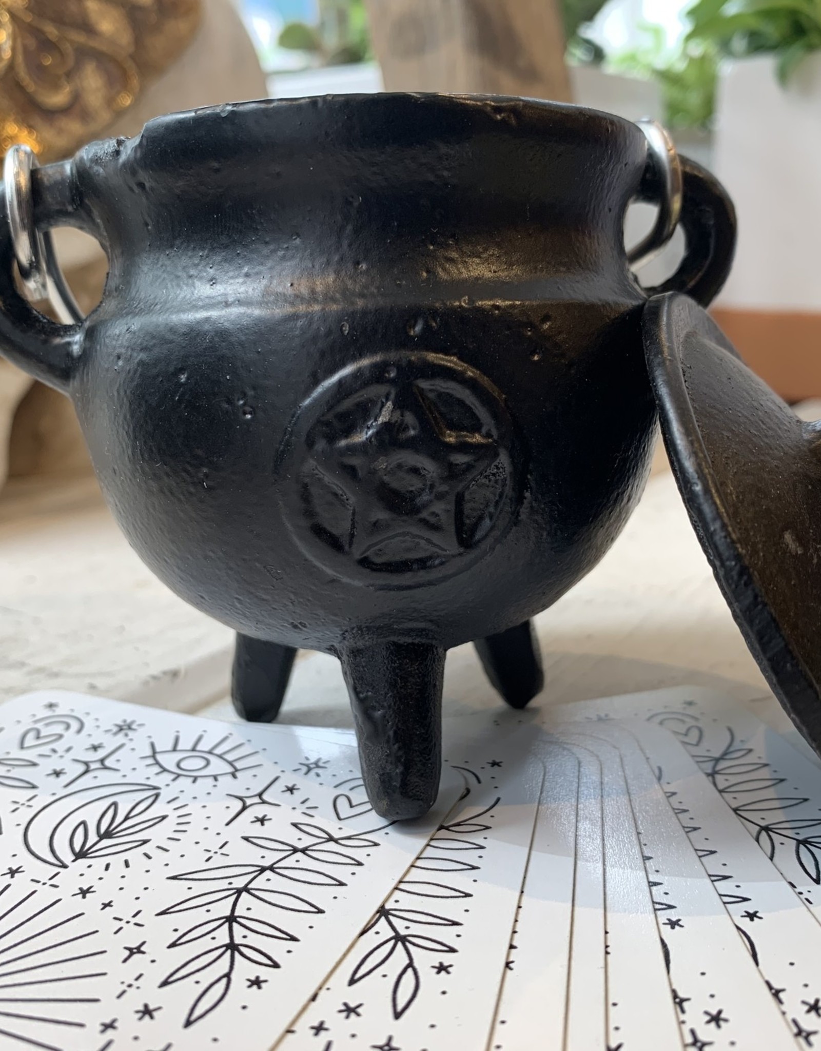 Cast Iron Cauldron  - Pentacle w/lid 3"H 2.75"D