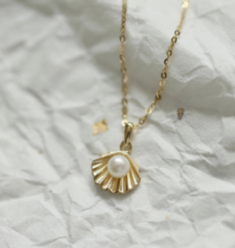 Perimade & Co. LLC Gold Shell Pearl Pendant Necklace in 925 Sterling Silver