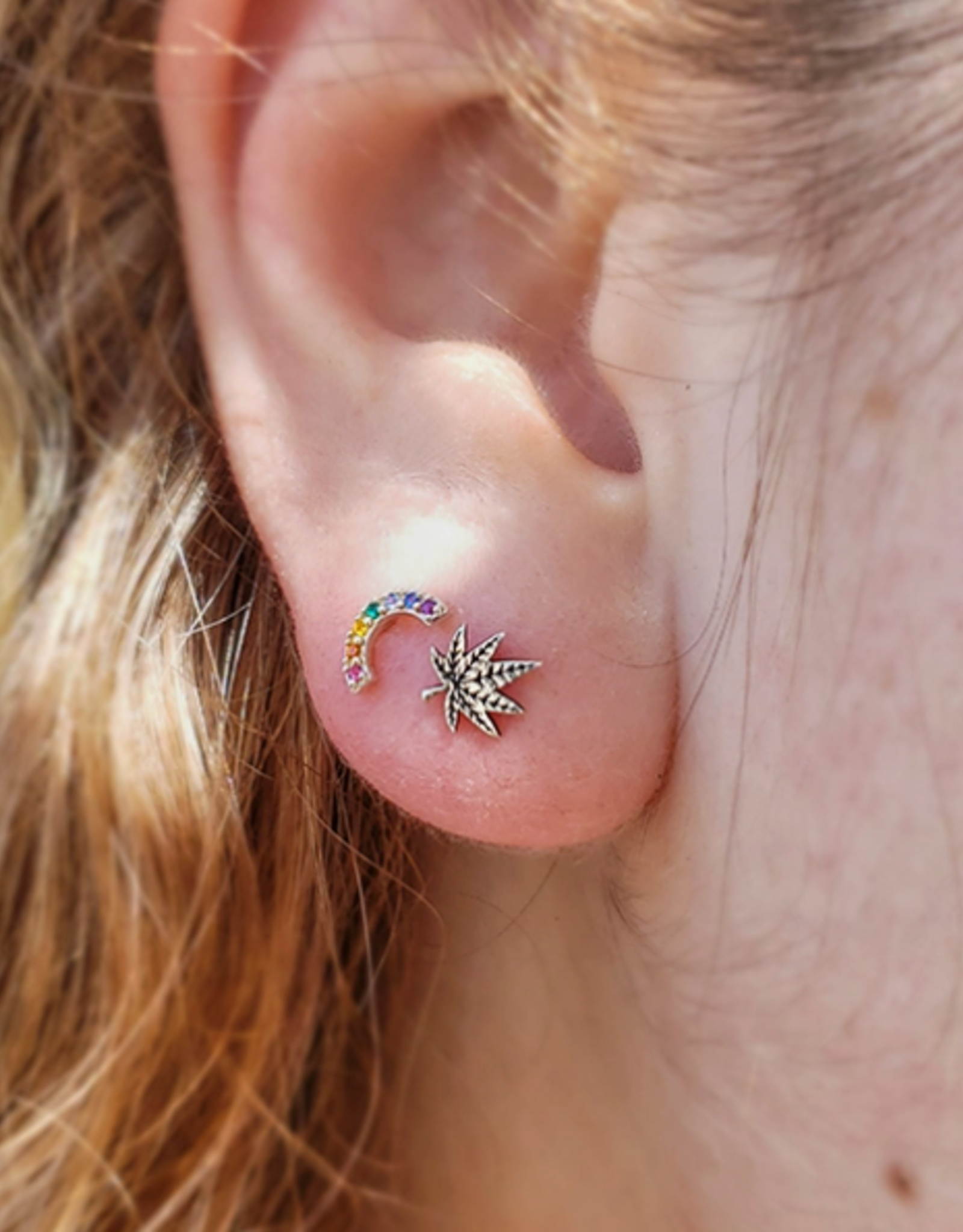 Pot Leaf Post Earrings 7x7mm | Bronze