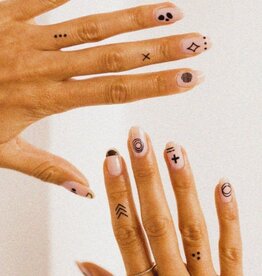 *Mod Nail Art & B&W