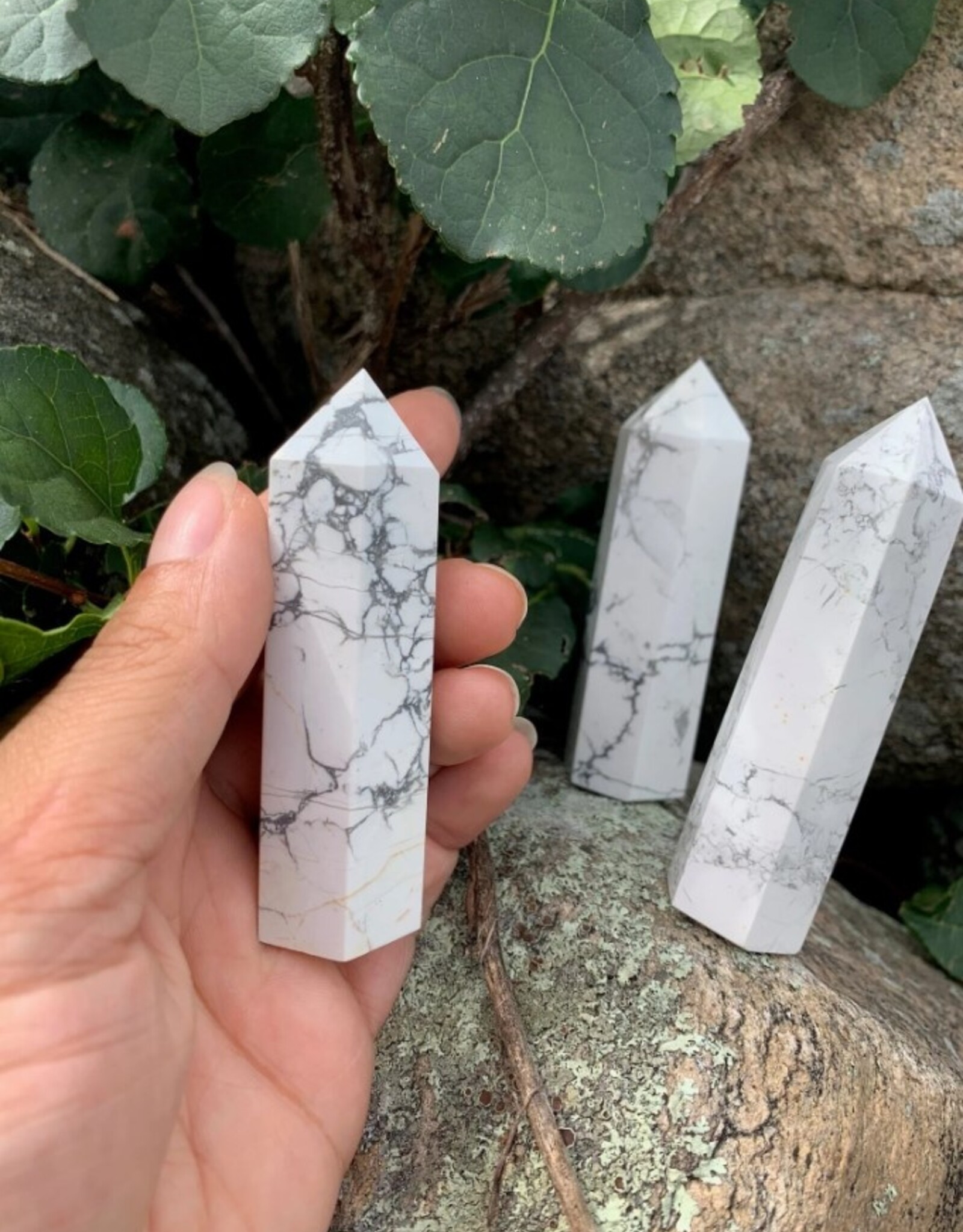 White Howlite Standing Point #1 | 185 MM