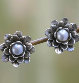 *White-Eyed Lotus Pearl Flower Earrings - Silver