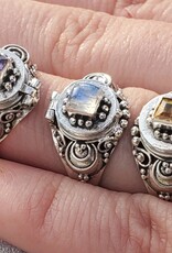 -Poison Ring with Square Gemstone | Sterling Silver |