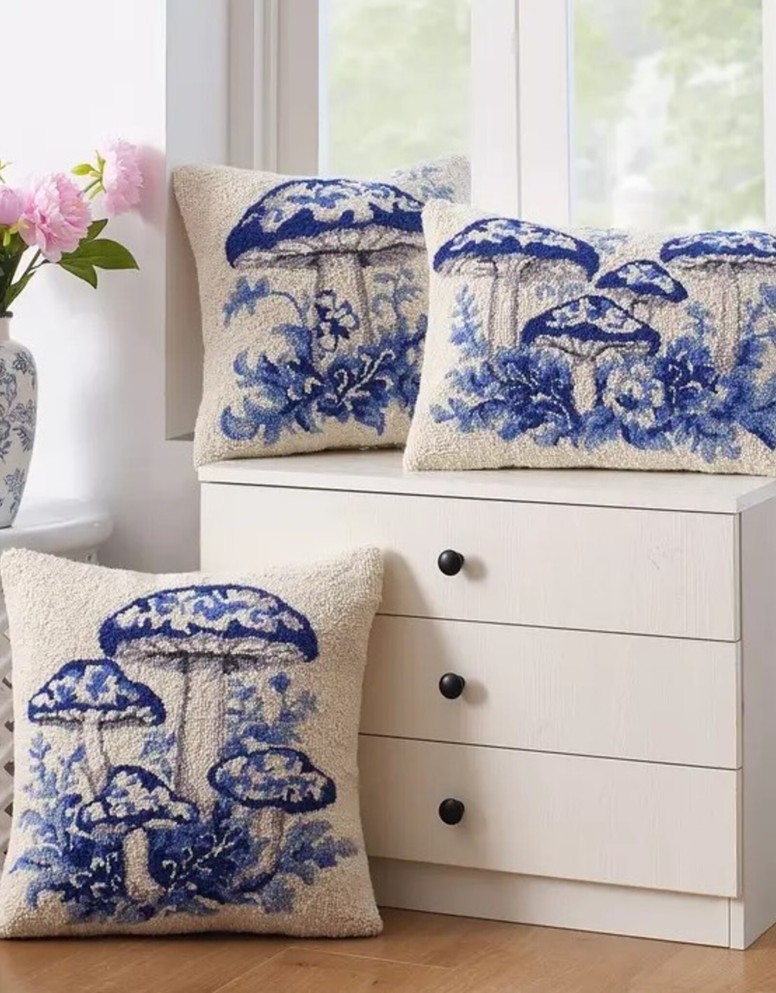 -Blue Chinoiseries Mushroom Sq Hook Pillow