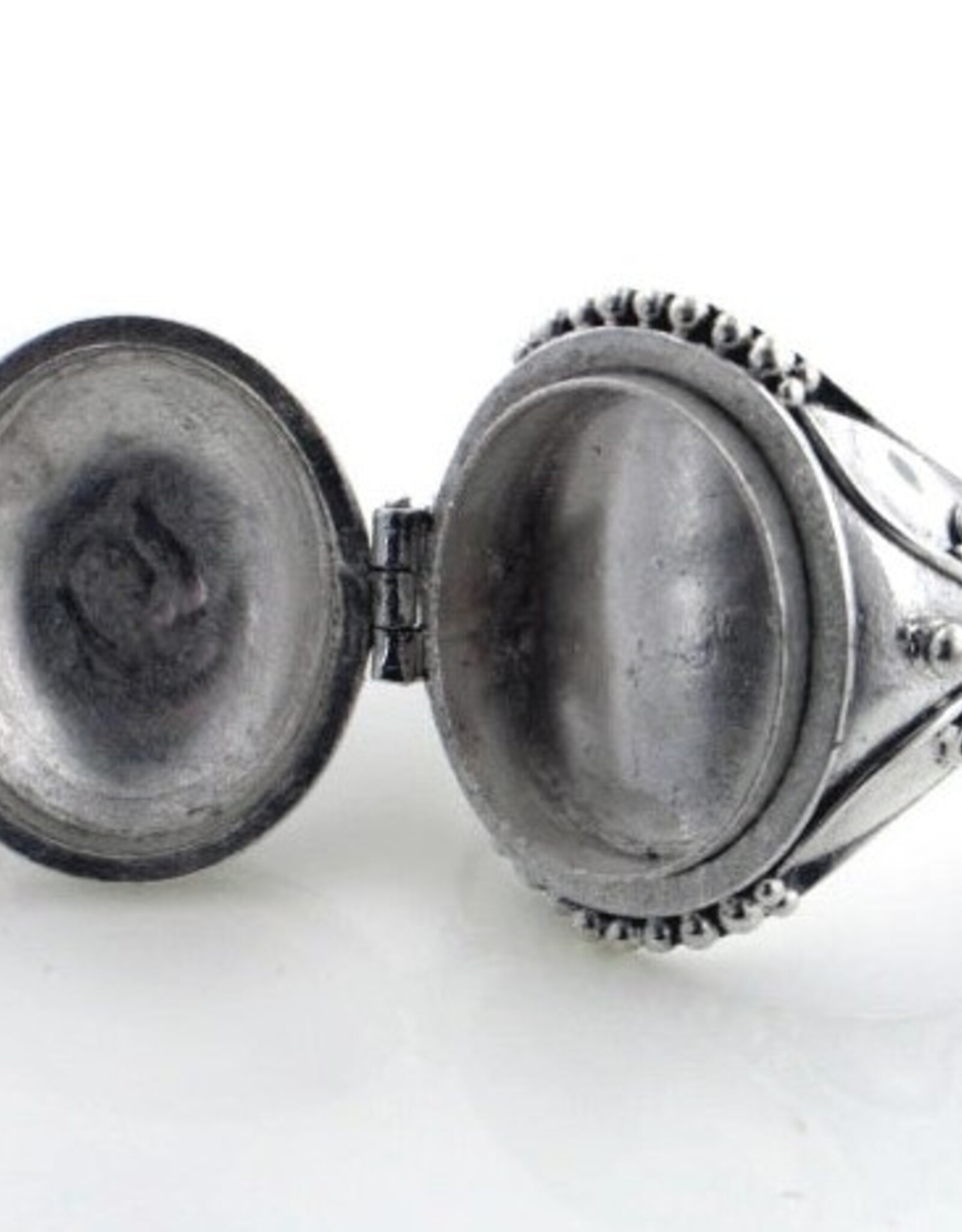 -Gothic Oval Poison Ring Sterling Silver & Onyx or Moonstone |