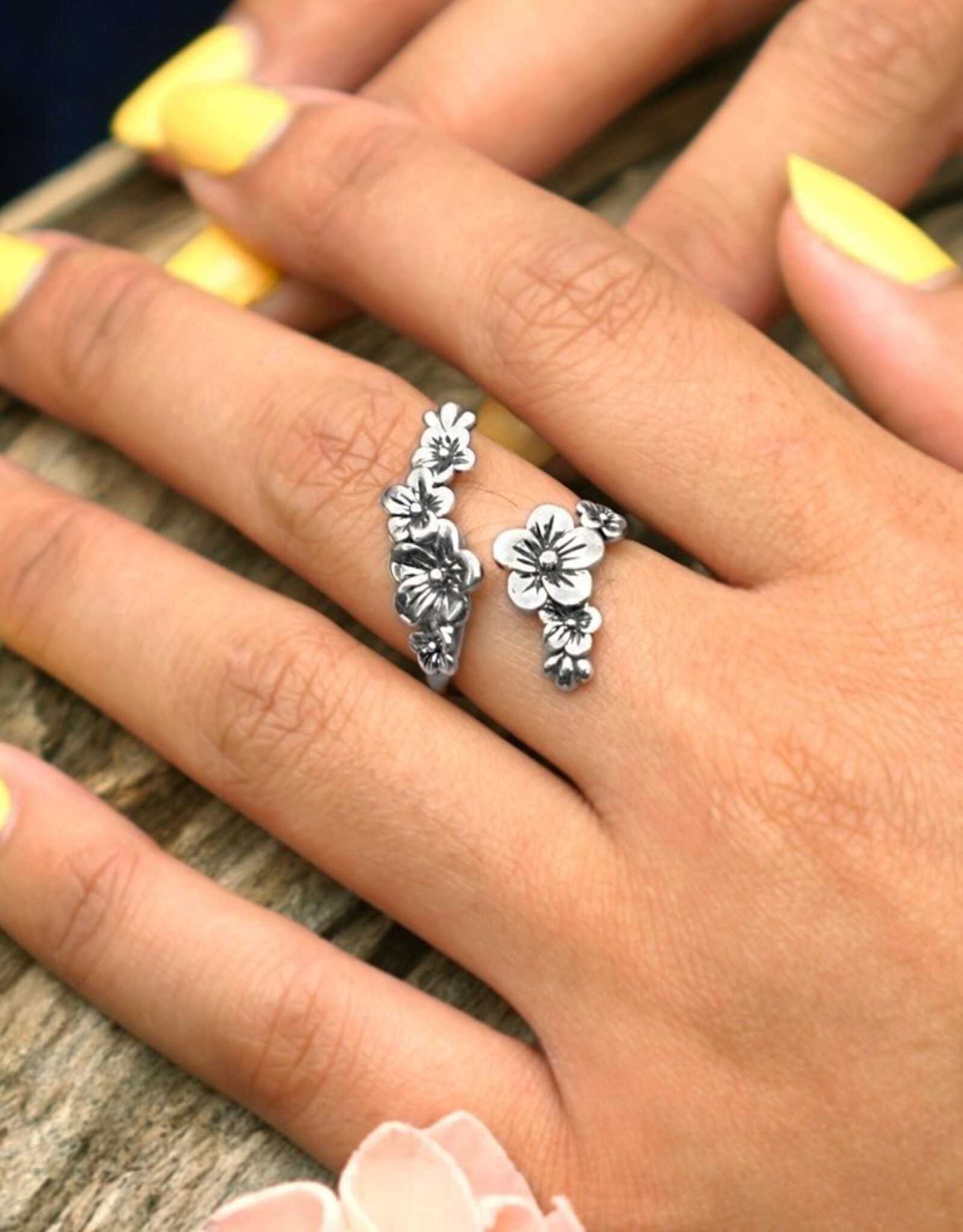 -Adjustable Cherry Blossoms Ring |