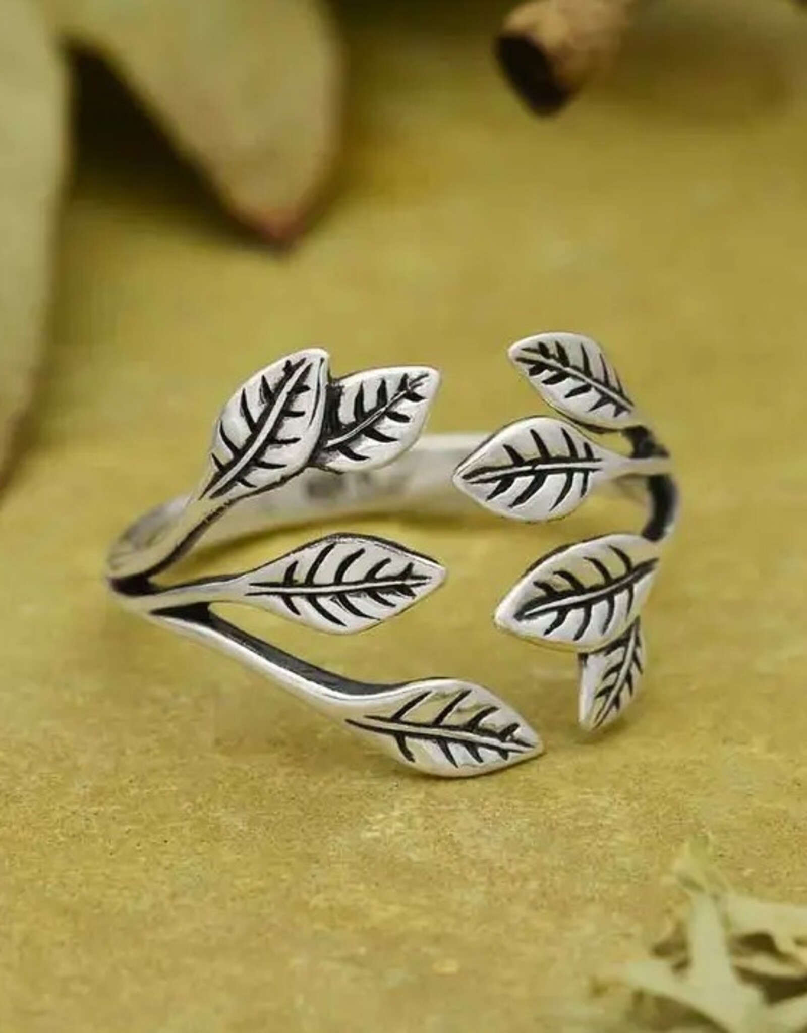 -Leaf Cluster Adjustable Ring |