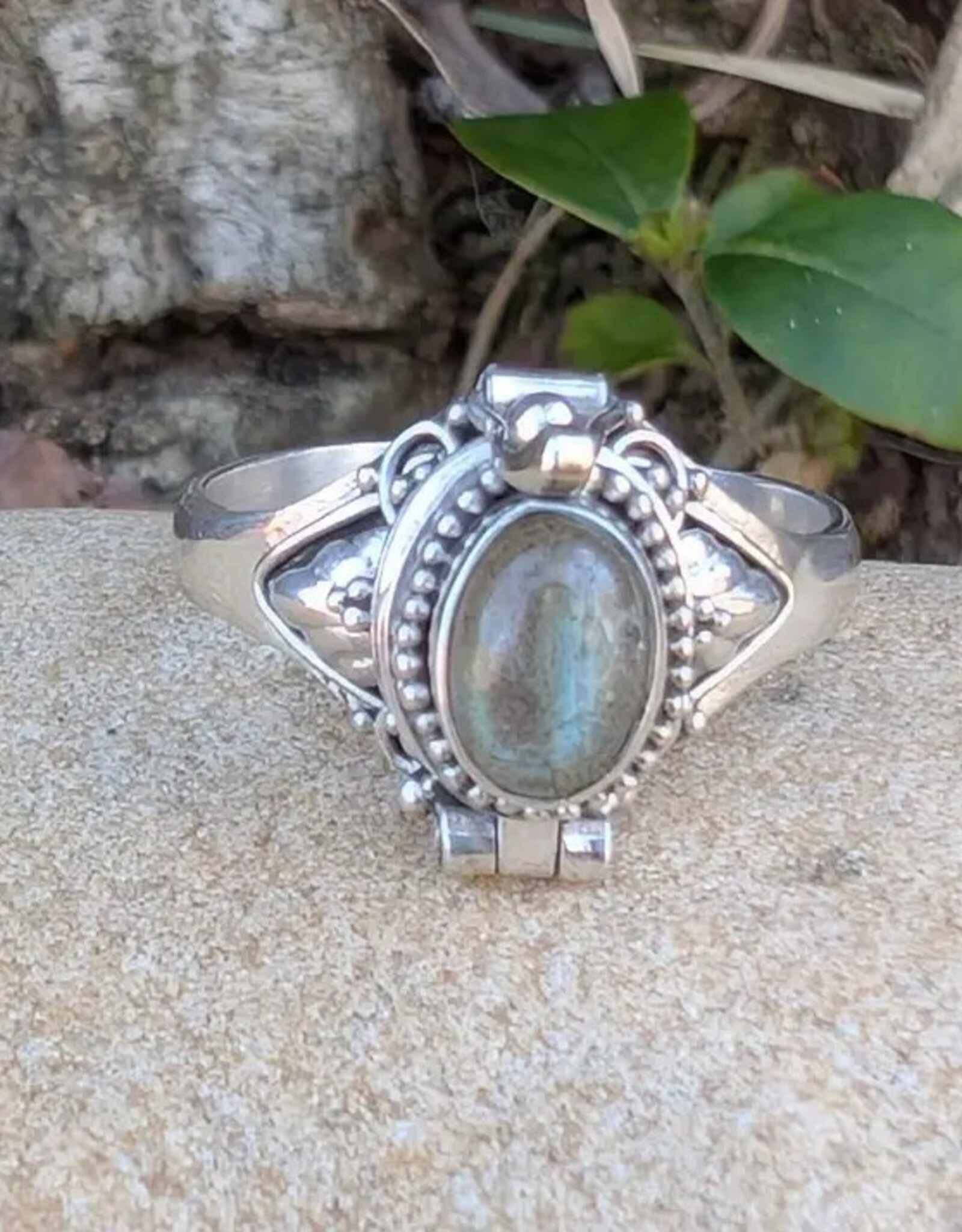 -Oval Poison Ring - Sterling Silver and Gemstone |
